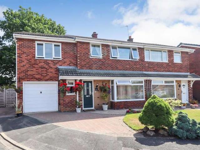 4 Bedroom Semi Detached House