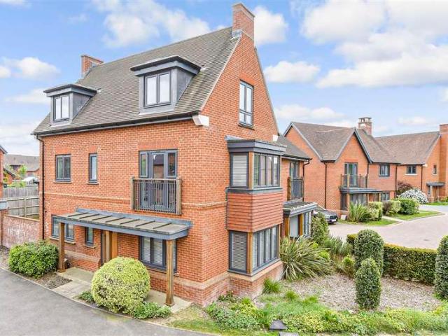 4 Bedroom Semi Detached House