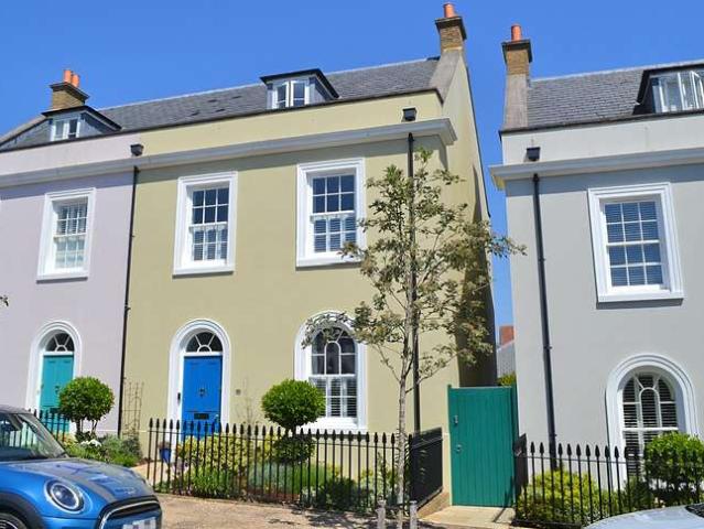4 Bedroom Semi Detached House