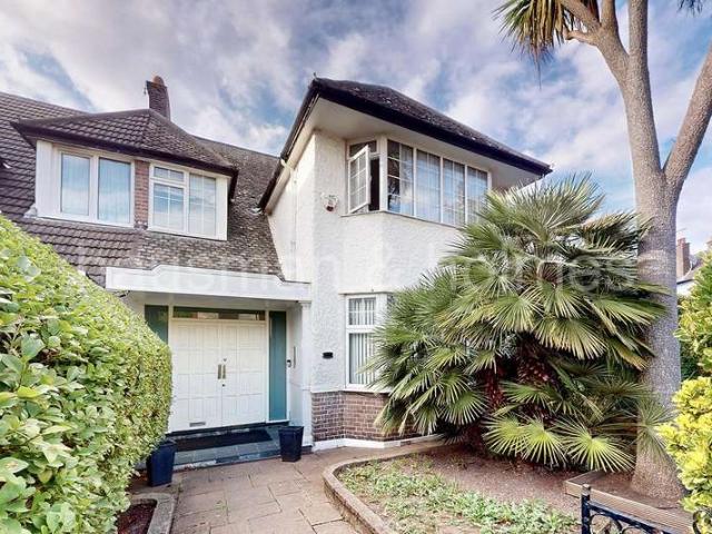 4 Bedroom Semi Detached House