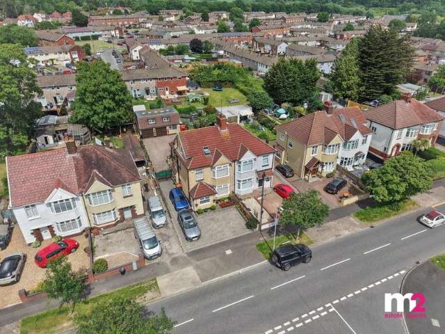 4 Bedroom Semi Detached House