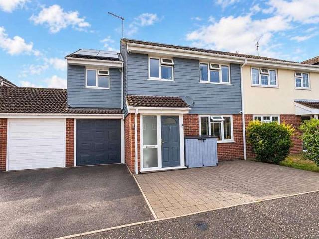 4 Bedroom Semi Detached House