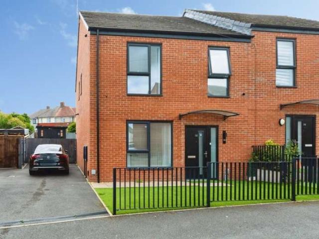 4 Bedroom Semi Detached House
