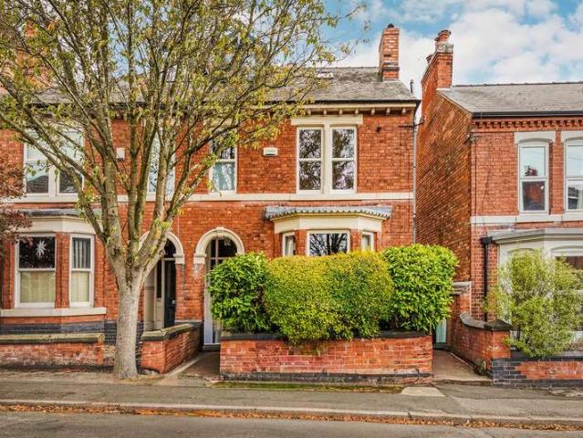4 Bedroom Semi Detached House