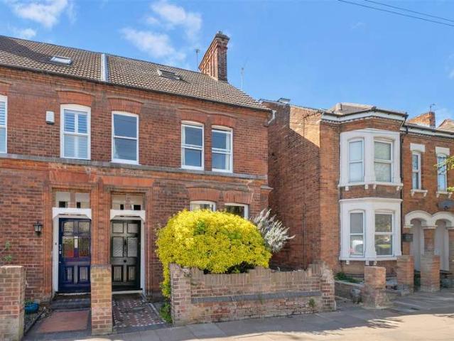 4 Bedroom Semi Detached House