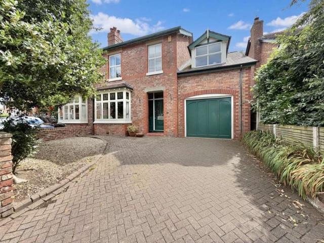 4 Bedroom Semi Detached House