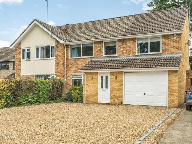 4 Bedroom Semi Detached House