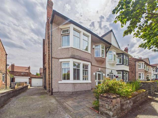 4 Bedroom Semi Detached House