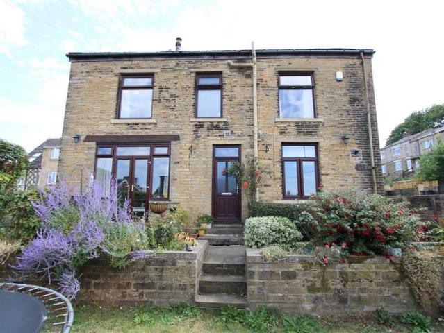 4 Bedroom Semi Detached House