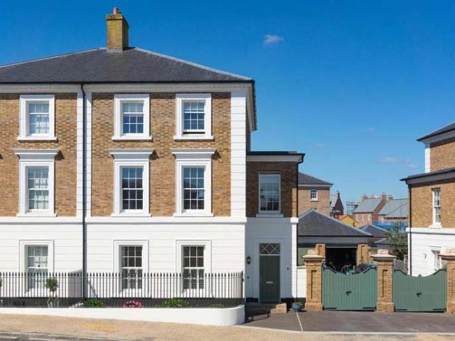 4 Bedroom Semi Detached House