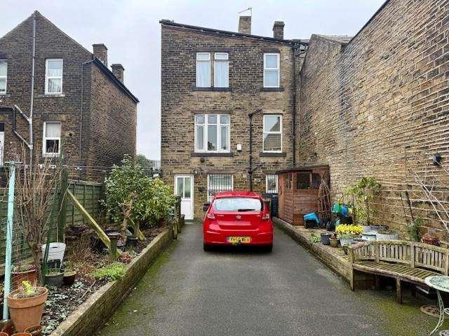 4 Bedroom Semi Detached House