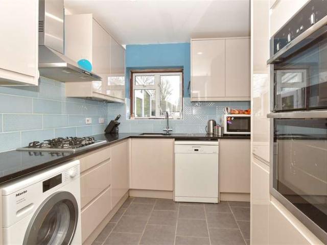 4 Bedroom Semi Detached House