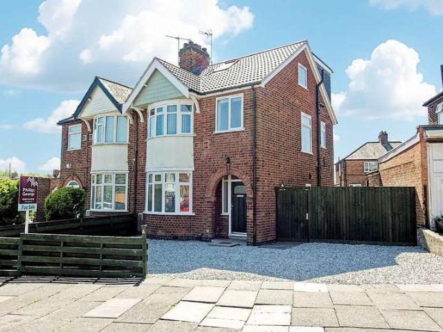 4 Bedroom Semi Detached House