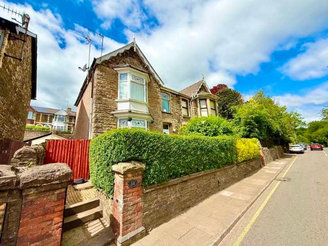 4 Bedroom Semi Detached House