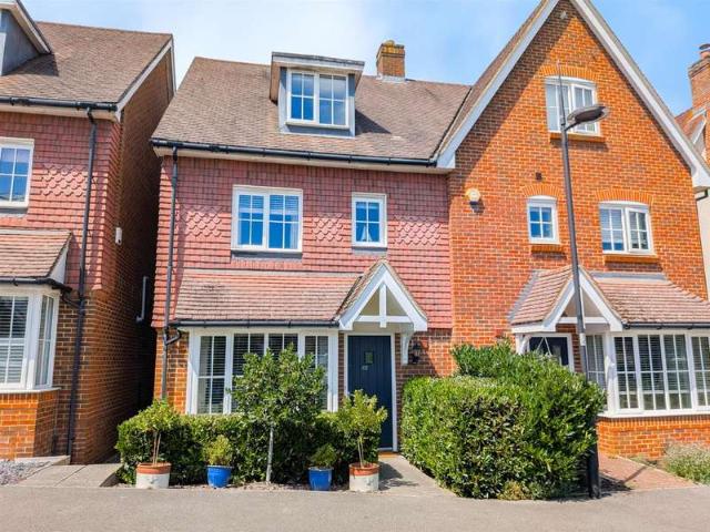 4 Bedroom Semi Detached House