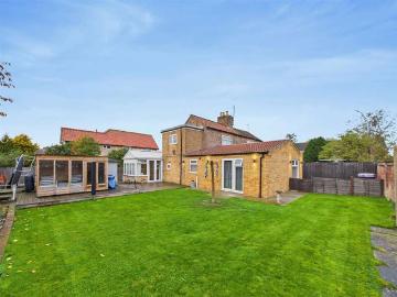 4 Bedroom Semi Detached House