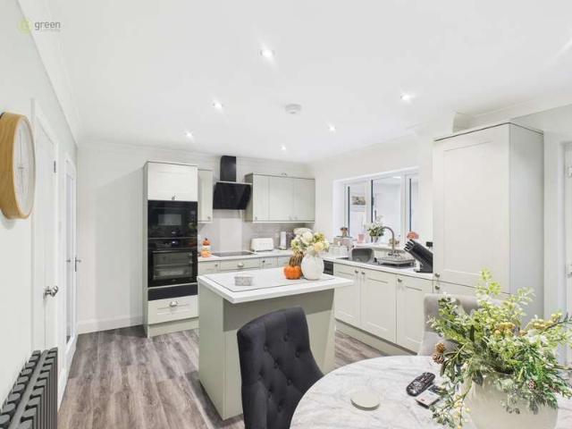 4 Bedroom Semi Detached House