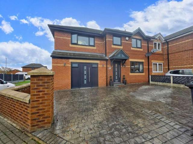 4 Bedroom Semi Detached House