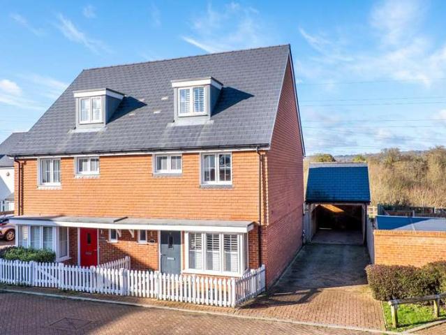4 Bedroom Semi Detached House