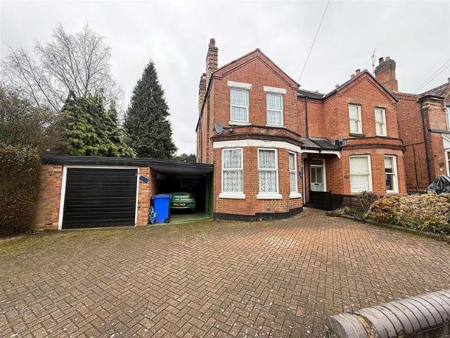 4 Bedroom Semi Detached House