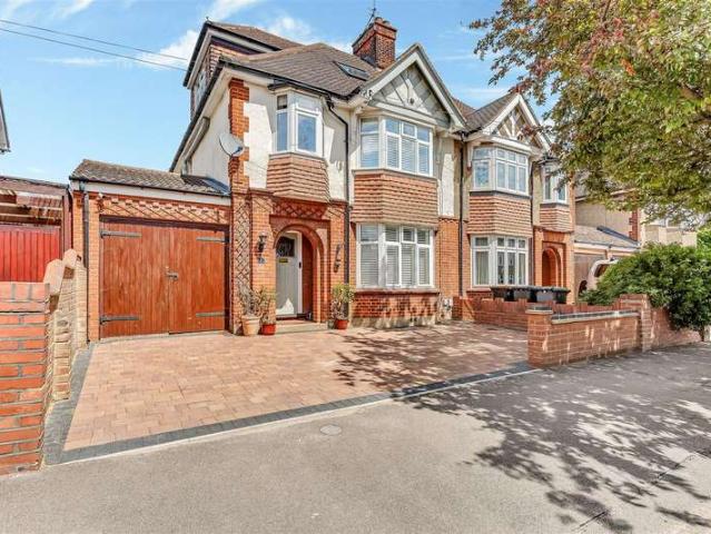4 Bedroom Semi Detached House