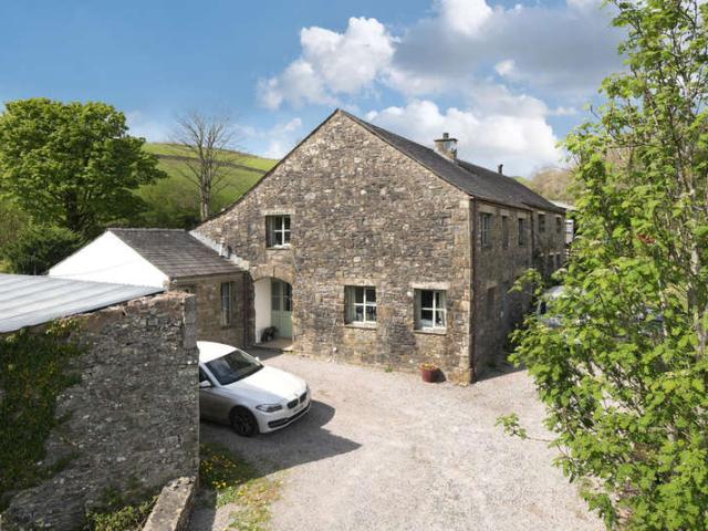4 Bedroom Semi Detached House