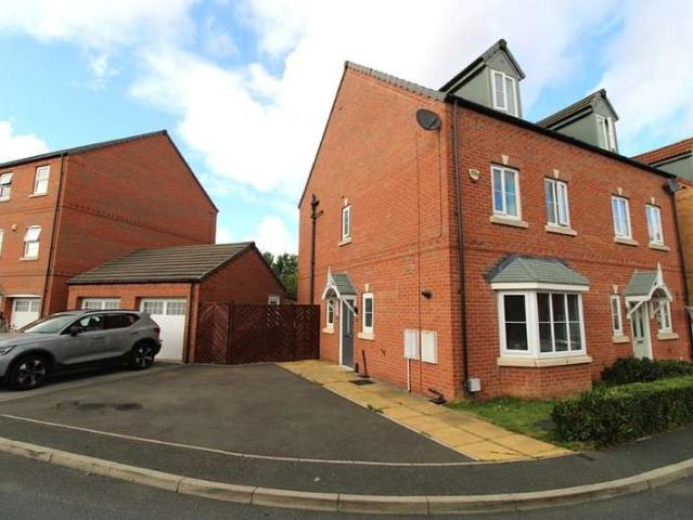 4 Bedroom Semi Detached House