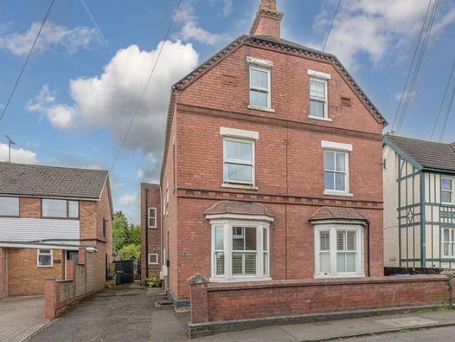 4 Bedroom Semi Detached House