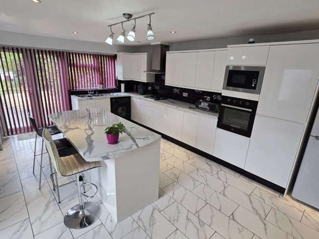 4 Bedroom Semi Detached House