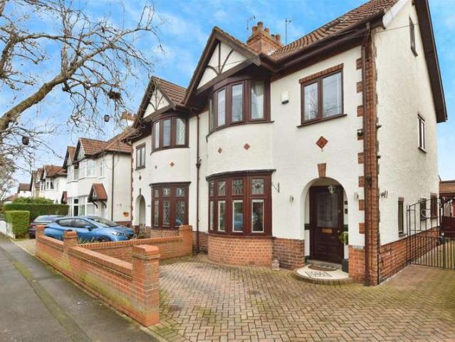 4 Bedroom Semi Detached House