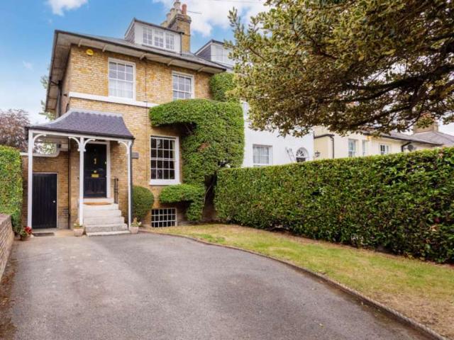 4 Bedroom Semi Detached House