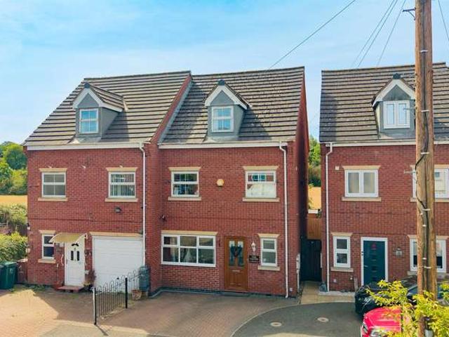 4 Bedroom Semi Detached House