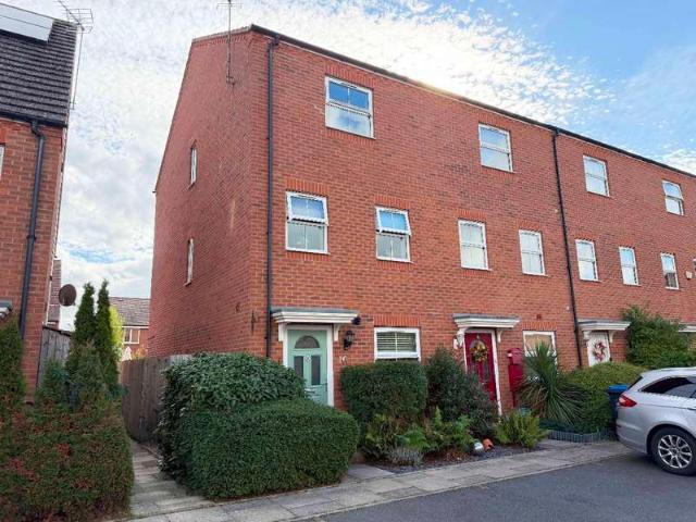 4 Bedroom Semi Detached House