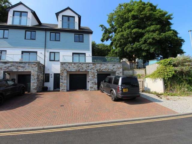 4 Bedroom Semi Detached House