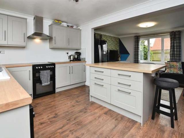 4 Bedroom Semi Detached House