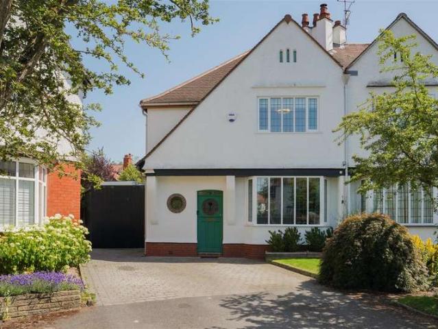 4 Bedroom Semi Detached House