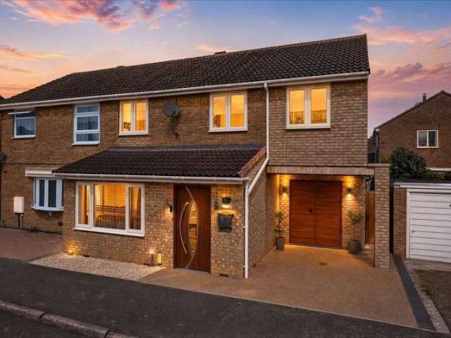 4 Bedroom Semi Detached House