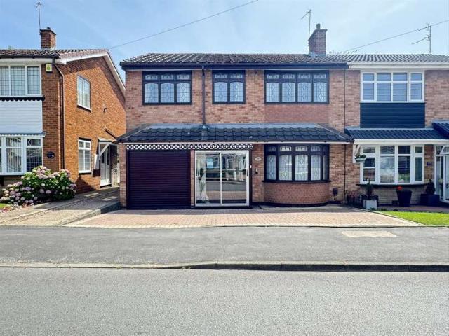 4 Bedroom Semi Detached House