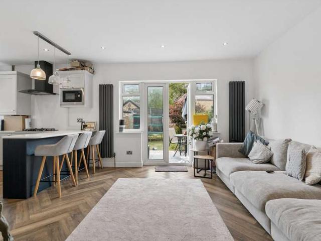 4 Bedroom Semi Detached House