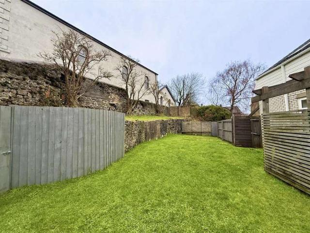 4 Bedroom Semi Detached House