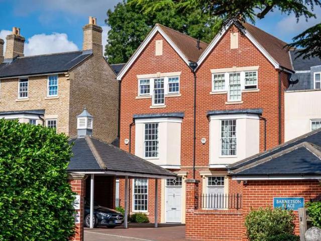 4 Bedroom Semi Detached House