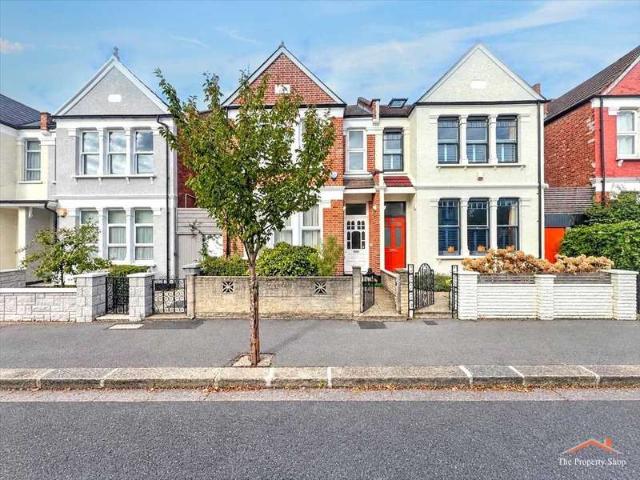 4 Bedroom Semi Detached House