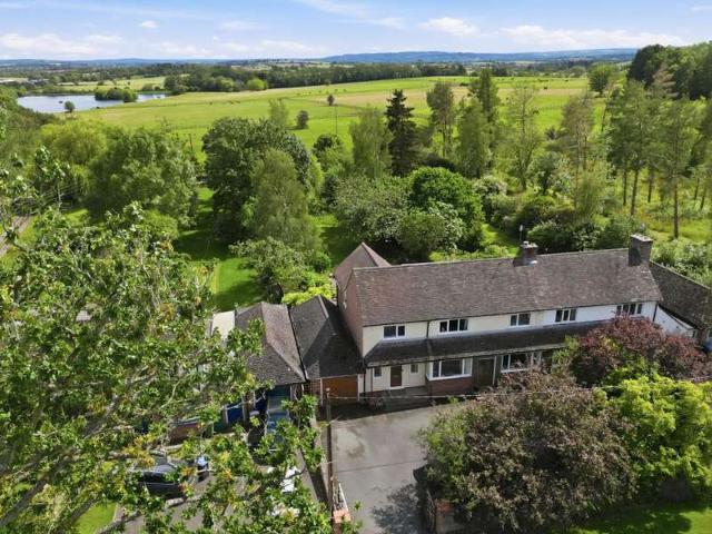 4 Bedroom Semi Detached House