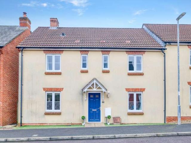 4 Bedroom Semi Detached House
