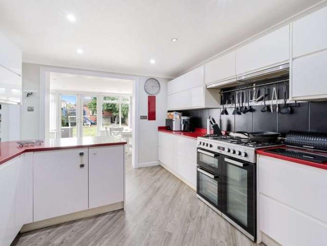 4 Bedroom Semi Detached House