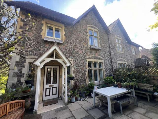 4 Bedroom Semi Detached House