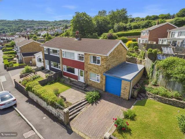 4 Bedroom Semi Detached House