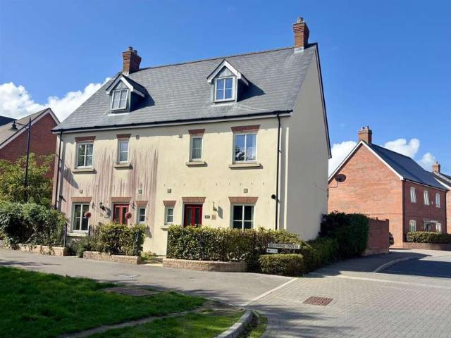 4 Bedroom Semi Detached House