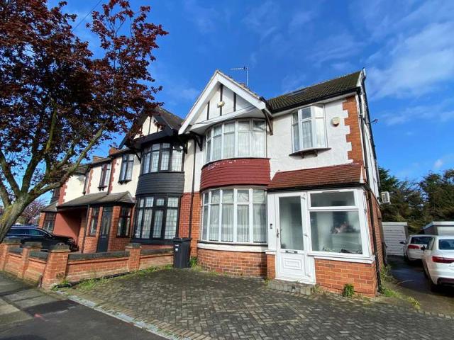 4 Bedroom Semi Detached House