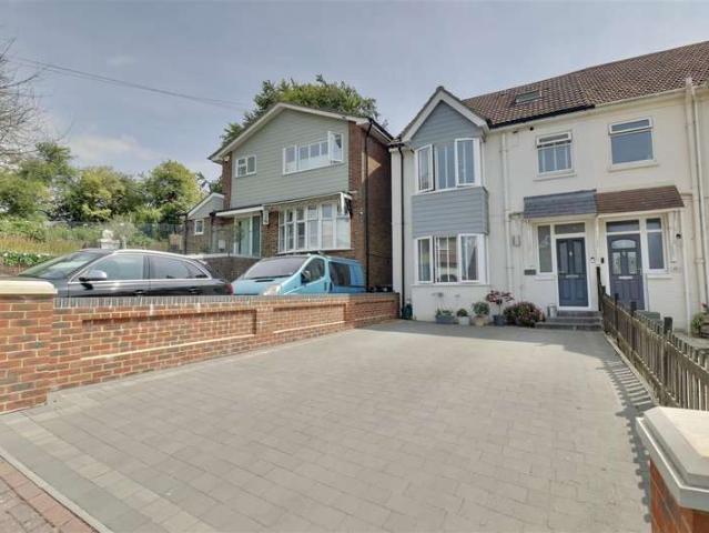 4 Bedroom Semi Detached House